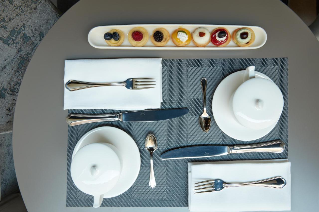 The Code Hotel Rom